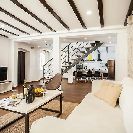Tinel Longo, For Up To 8, Center, Bbq, Terrace *