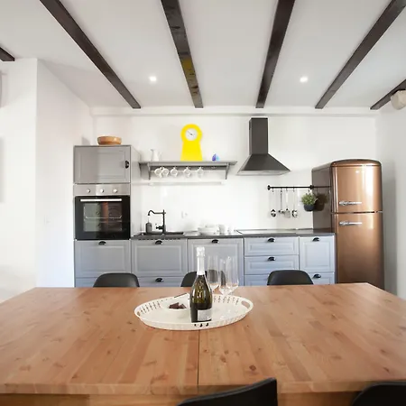 Tinel Longo, For Up To 8, Center, Bbq, Terrace * 트로기르