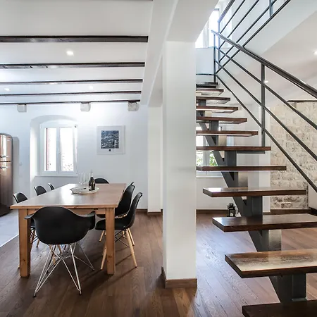 Tinel Longo, For Up To 8, Center, Bbq, Terrace 트로기르