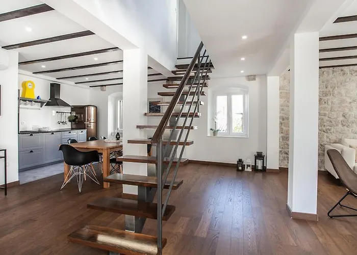 Βίλα Tinel Longo, For Up To 8, Center, Bbq, Terrace Τρογκίρ