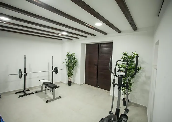 Tinel Longo, For Up To 8, Center, Bbq, Terrace * Τρογκίρ